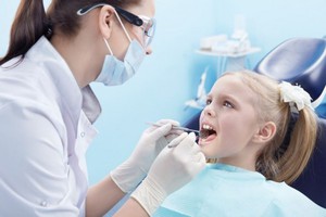 Métodos de tratamiento para dientes primarios en niños.